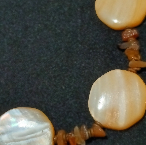 Necklace pearly peach summer vibes beachy - Picture 3 of 5